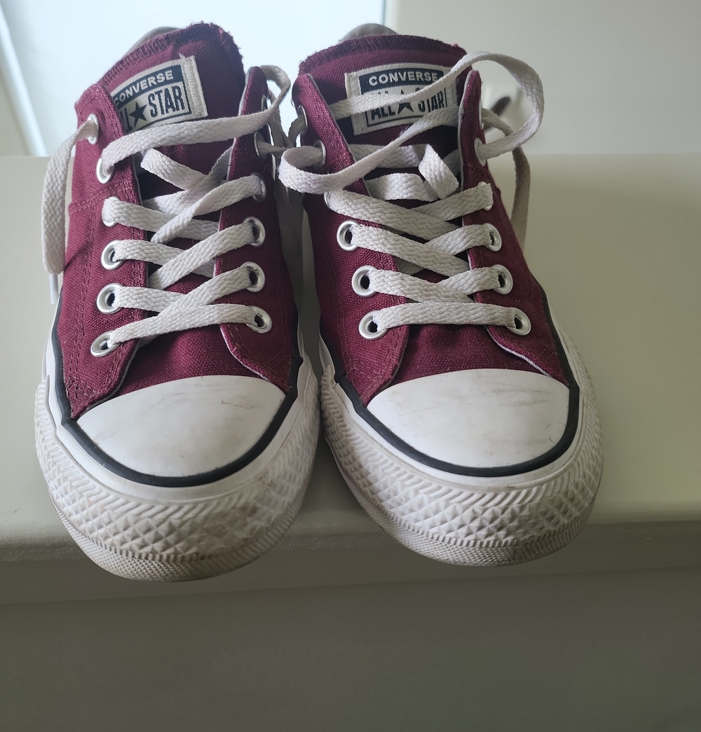 Converse Low Top Sneakers - Burgundy with White
